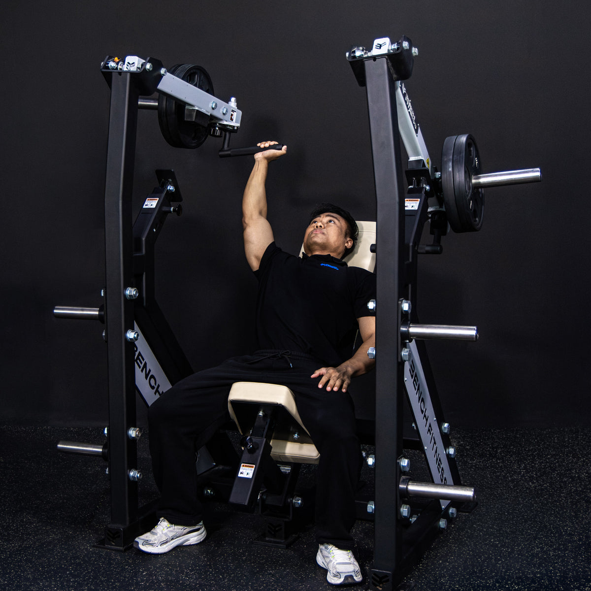 EXCEED V2 Shoulder Press (Classic Frame) – with model, view 7 – Bench Fitness